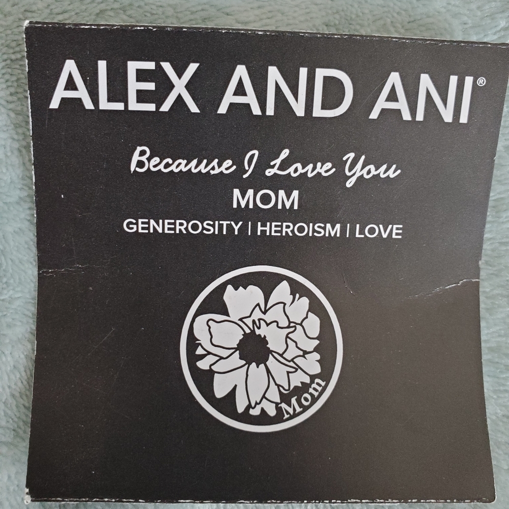 "Mom" bangle - Picture 2 of 2